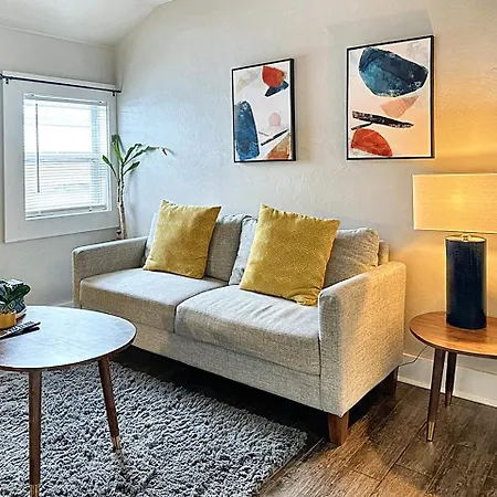 Vintage 2Br Home Clean & Affordable #L2
